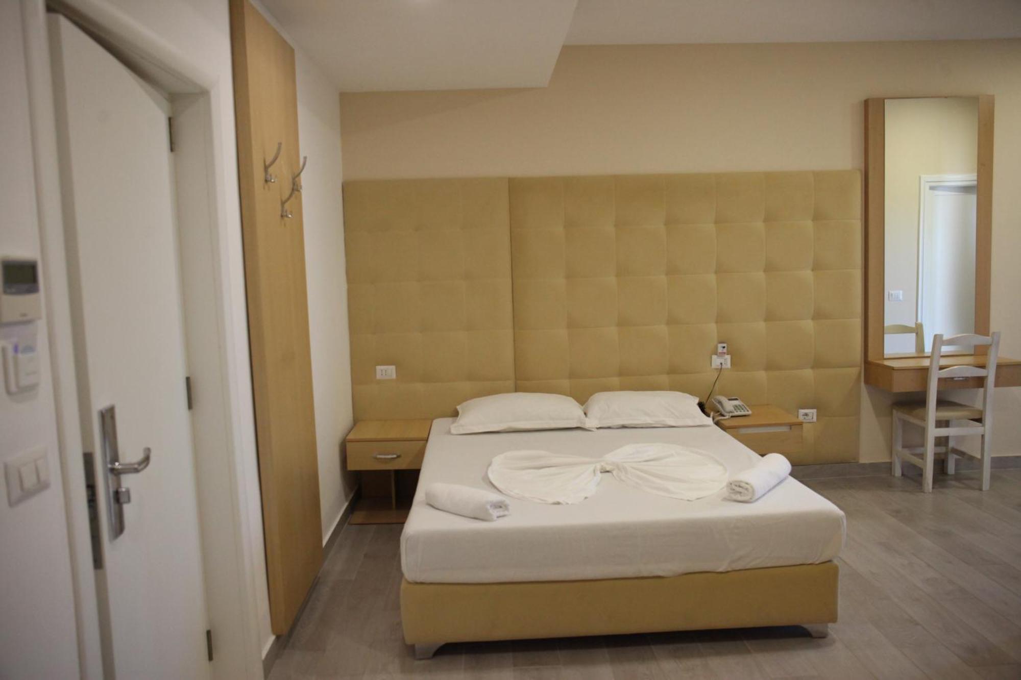 Freskia Resort Velipojë エクステリア 写真